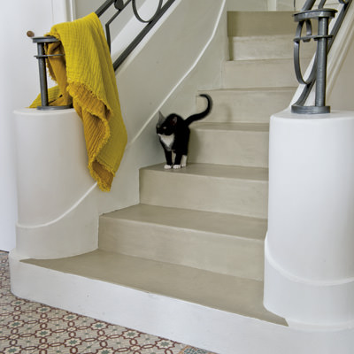 Stairs with decorative concrete