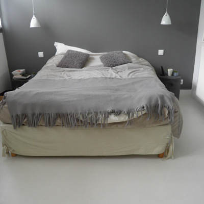 Bedroom with decorative concrete